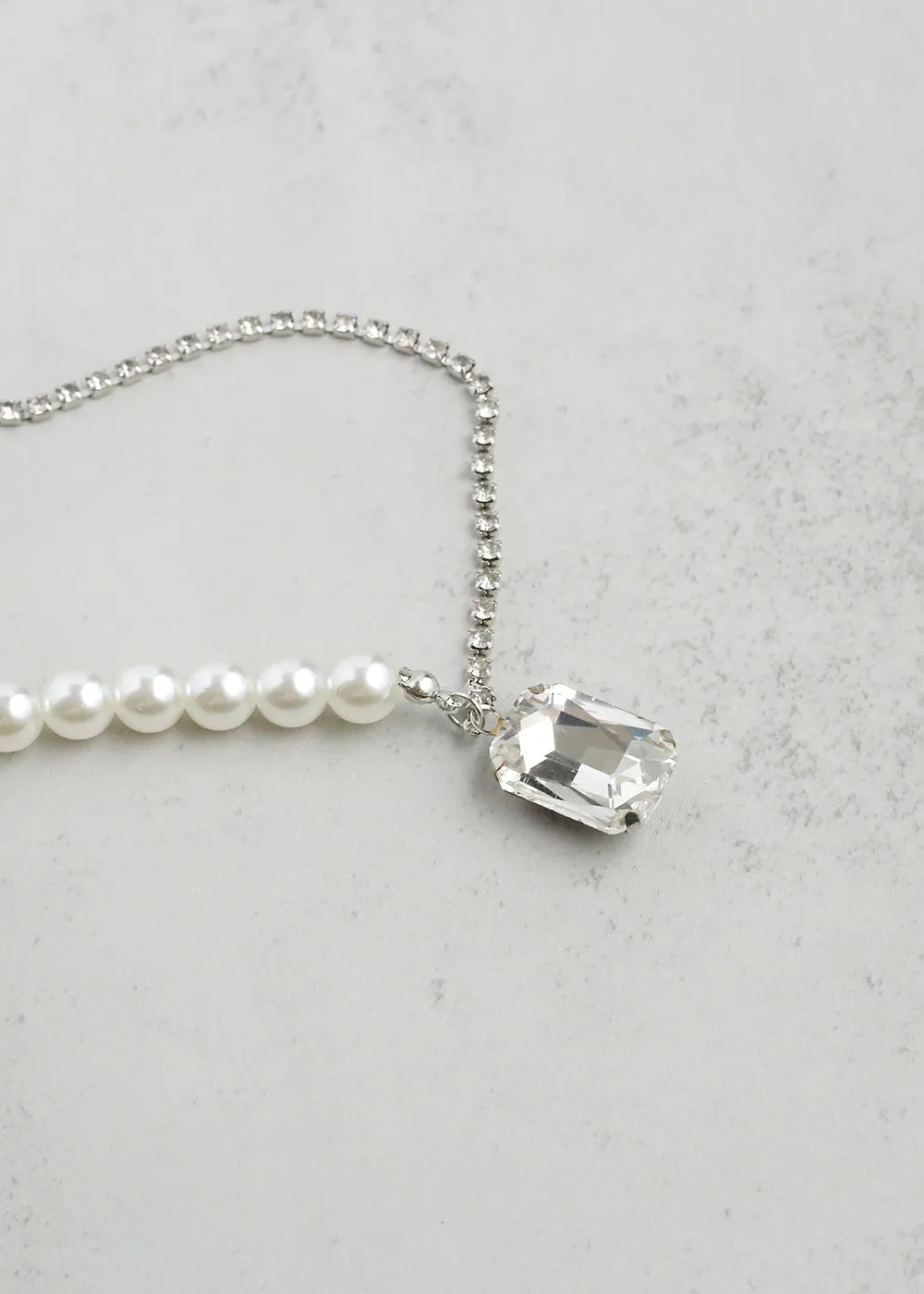 Elegant Rhinestone & Pearl Necklace