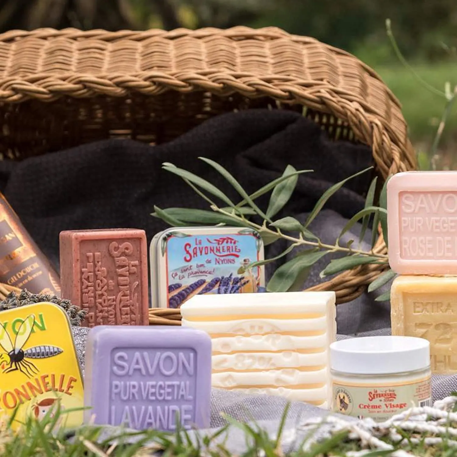 La Savonnerie de Nyons, Soap in A Tin Box, 100 g (Provence)